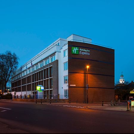 Holiday Inn Express London - Vauxhall Nine Elms Extérieur photo
