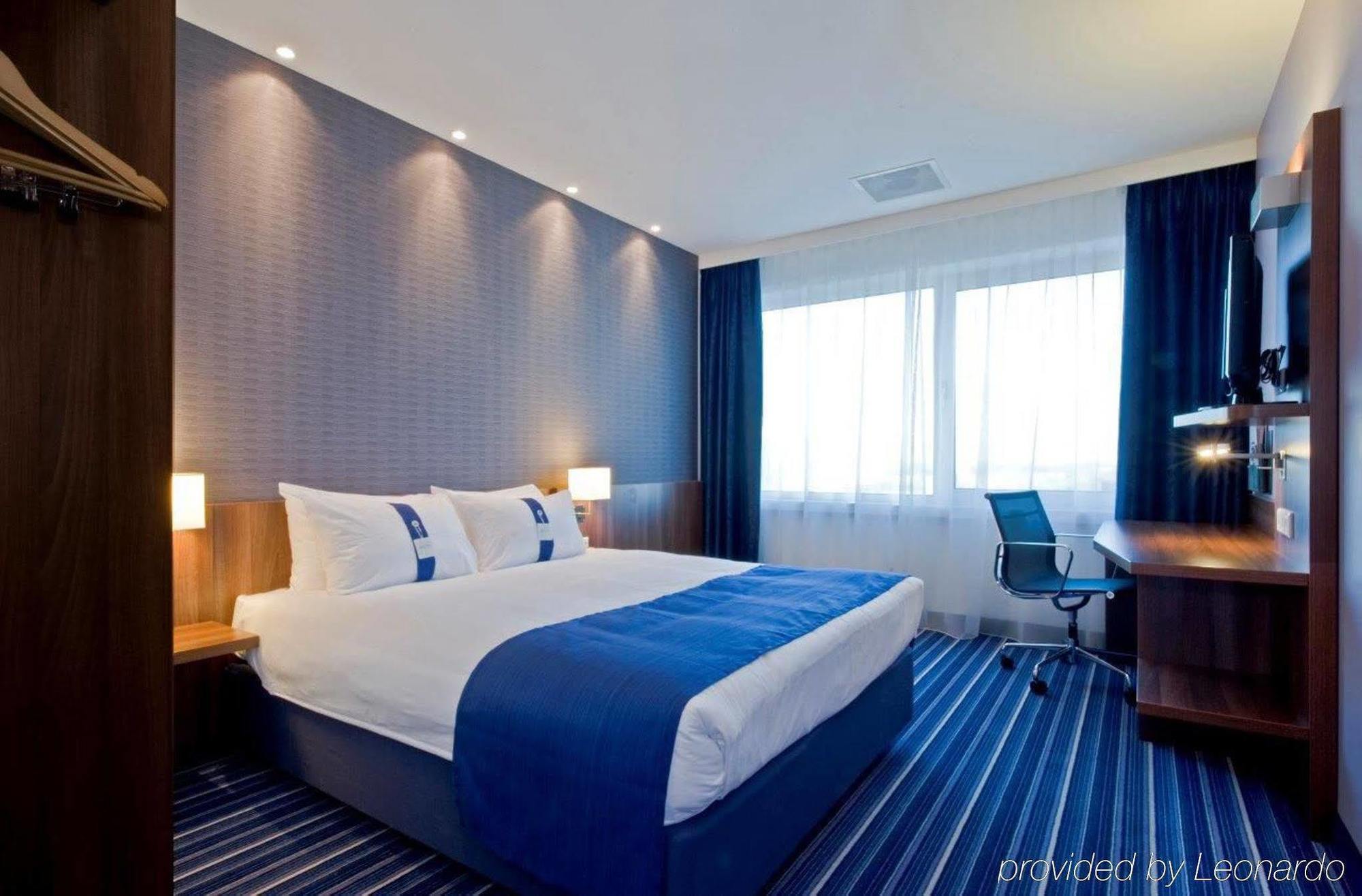 Holiday Inn Express London - Vauxhall Nine Elms Extérieur photo