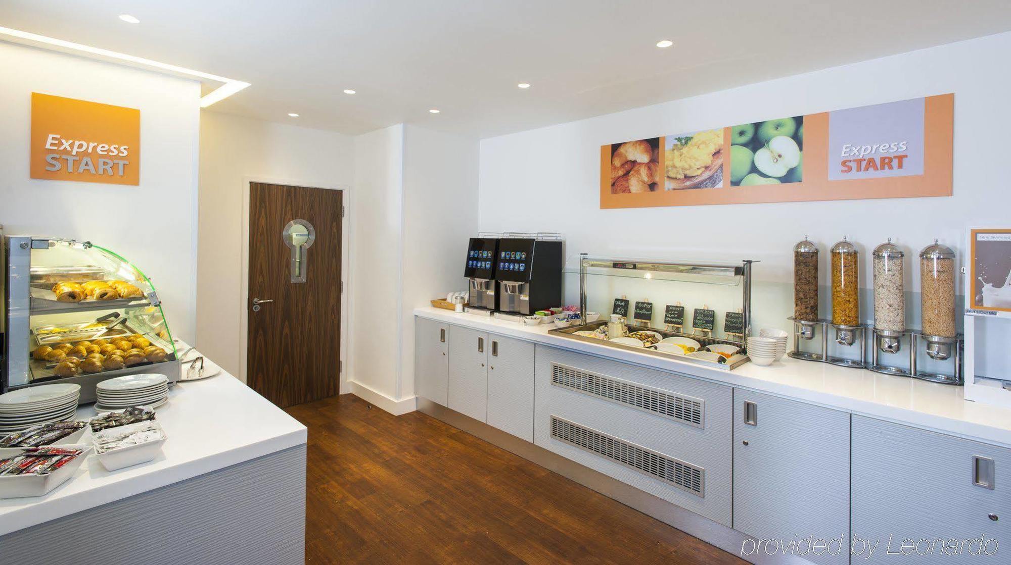 Holiday Inn Express London - Vauxhall Nine Elms Extérieur photo