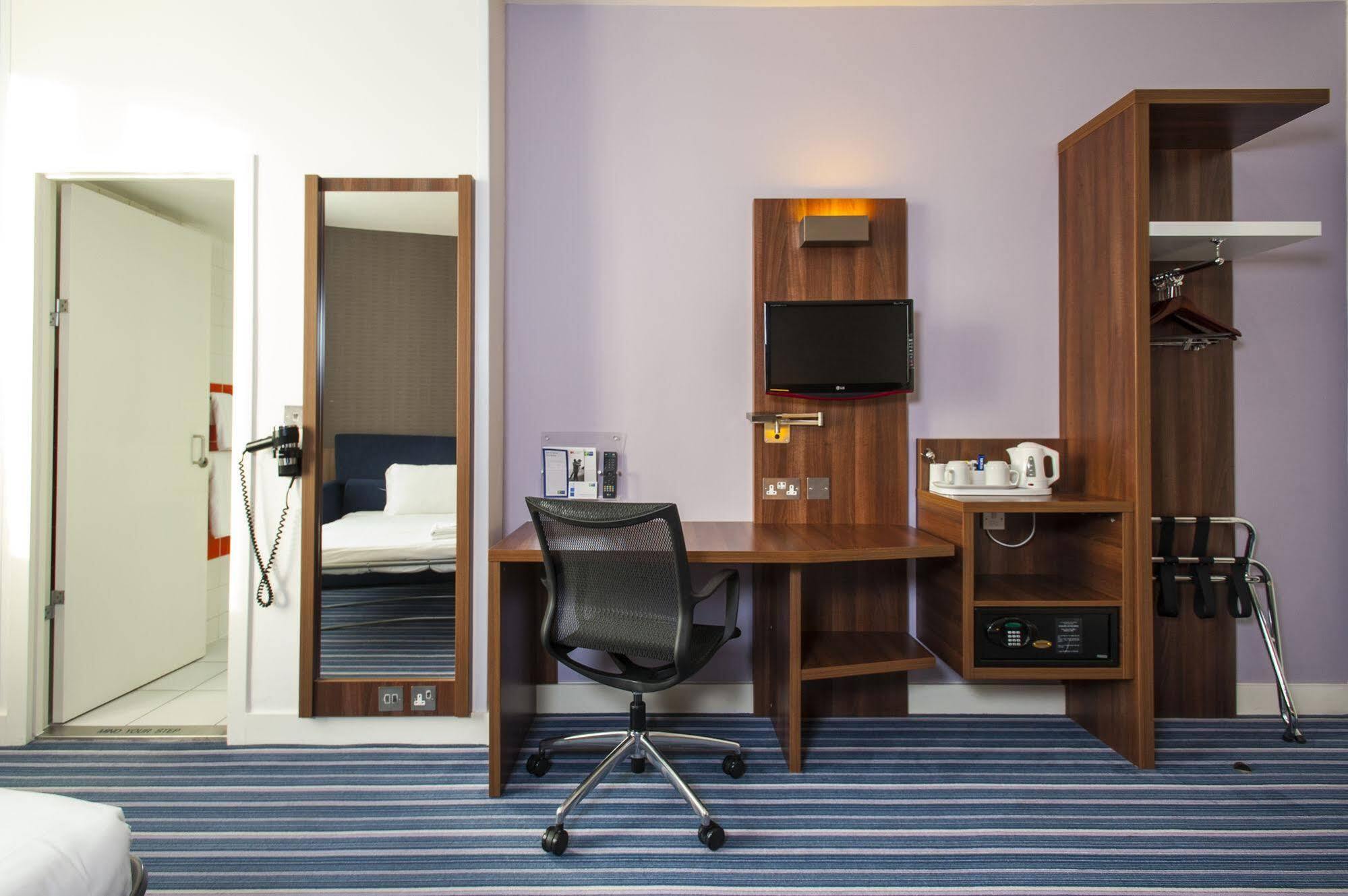 Holiday Inn Express London - Vauxhall Nine Elms Extérieur photo